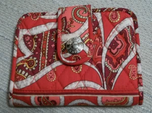 Vera Bradley Rosy Posies Snappy Wallet - NWOT - Picture 1 of 1