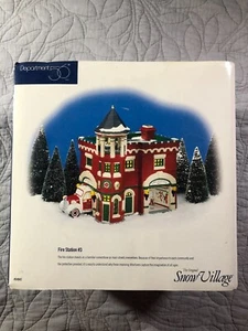 Department 56 Snow Village Fire Station #3 Feuerwehrauto Weihnachten Rentner #54942 - Bild 1 von 4
