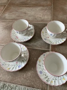 4 x Vintage Johnson Brothers Summer Chintz Floral Pattern Cups & Saucers - Picture 1 of 16