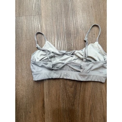 Sujetador deportivo Alo Yoga gris con tiras espalda cruzada talla XS Foto 1 de 4