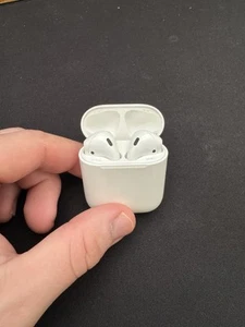 Apple AirPods 2ème génération avec étui de charge - Blanc - Photo 1 sur 8