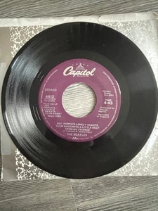 45 RPM, The Beatles – Sgt. Pepper's Lonely Hearts Club Band, Capitol, 1978, VG+ - Picture 1 of 2