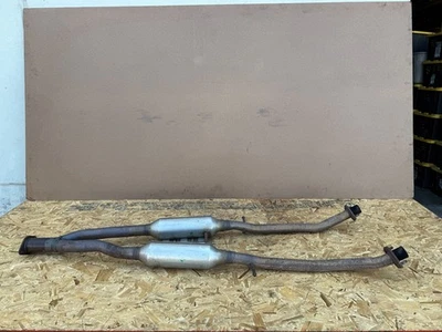 INFINITI Q60 2017-2022 OEM SILENCIADOR ESCAPE TUBO MEDIO SILENCIADOR CONJUNTO Foto 1 de 4