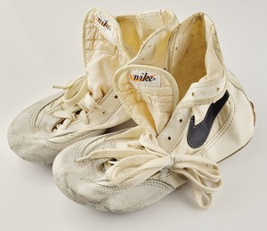 nike vintage tennis shoes