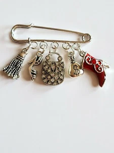 Handmade safety pin brooch with 5 charms - Picture 1 of 6