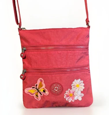 Уникальная сумка через плечо Kipling на заказ розовая Keiko бабочка цветы серебристая обезьяна - Изображение 1 из 4