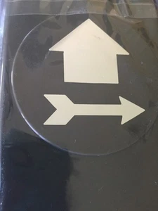 "PUNCH Large WHAT'S UP PUNCH" Stampin'UP! NEW /Package~1 1/4" Lg ARROW 1 3/4" Sm - Picture 1 of 3