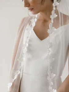 Bride Wedding Veil 1 Tiers Lace Applique Fingertip Bridal Tulle with Hair Com... - Picture 1 of 7