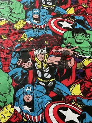 2,5 yardas ~ Novedad paquete de cómics superhéroes ~ VENGADORES Foto 1 de 4