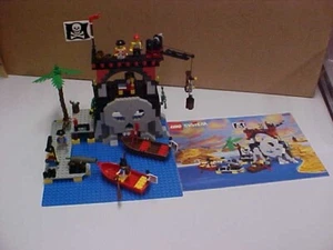 VINTAGE LEGO PIRATES SET 6279 COMPLETE W/INSTRUCTIONS VERY NICE SKULL ISLAND - Picture 1 of 10