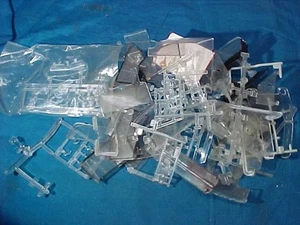 Vintage JUNKYARD 1/24 Scale MODEL CAR PARTS-LOT of CLEAR WINDSHIELDS-HEADLIGHTS - Picture 1 of 2