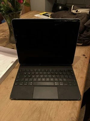 Apple iPad Pro 4th Gen. 256GB, (Unlocked), 12.9 in - Silver - Magic Keyboard! - Image 1 of 4