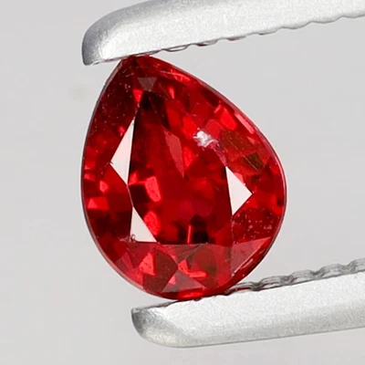 Espinela roja natural sin calentar pera 0,2 quilates ancho 4,1 x 3,2 mm, Tanzania Foto 1 de 4