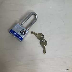 Master Lock n. Lucchetto 3 Acciaio Laminato con 2 Chiavi - Catena 2 - Foto 1 di 7
