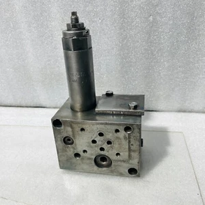 DDR ORSTA 05 06-1.71.01 HNN012.021/02 1622 Hydraulikventil mit Krümmer - Bild 1 von 9