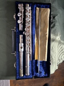 Gemeinhardt M2 Closed Hole Flute 1970s Case and Cleaning Rod Included - Picture 1 of 6