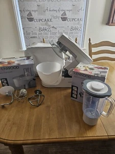 Kenwood Chef Premier KMC510 1000w Stand Food Mixer with Bowl & Attachments - Picture 1 of 6