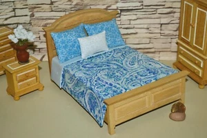 Miniature Dollhouse 1:12 Bedspread/Comforter 3 Pillows Feminine Paisley Floral - Picture 1 of 5