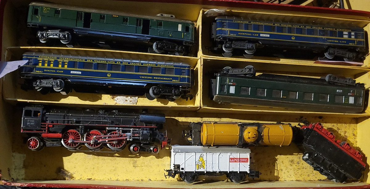 Märklin HO with Vintage Model Railroad Starter Sets & Packs Märklin HO with Vintage Model Railroad Starter Sets & Packs