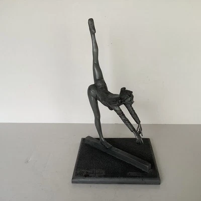Escultura de peltre vintage de Marcel Jovine 1983 1984 gimnasta olímpica Foto 1 de 4