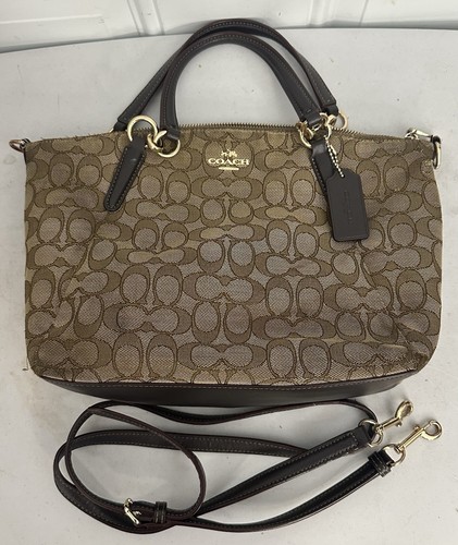 Borsa a mano Coach Outline Signature piccola Kelsey cachi