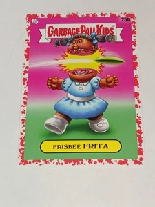 2024 GPK GARBAGE PAIL KIDS AT PLAY RED PARALLEL CARD 25b Frisbee Frita /75 # - Picture 1 of 3