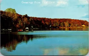 Postal De Colección Saludos desde Paw Paw Michigan MI Vista al Lago Colores Otoño Años 60 - Imagen 1 de 2