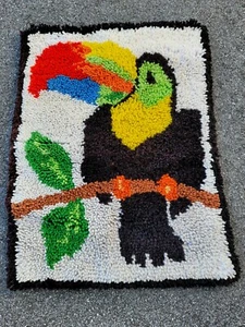 TOUCAN Latch Hook RUG 20" x 26" WALL HANGING Bird Colorful TIKI Tropical Islands - Picture 1 of 10