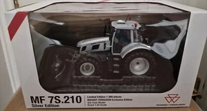 UH MASSEY FERGUSON 7S.210 SILBER EDITION TRAKTOR MASSSTAB 1/32 - Bild 1 von 2