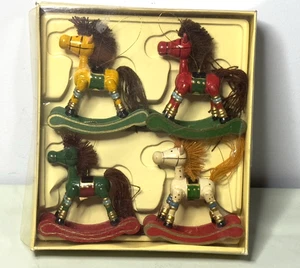 Adornos antiguos de madera RUSS 4 piezas caballos mecedores con caja - Imagen 1 de 13