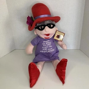 PBC Chantilly Lane Cantando Abuela "Don't Cha" FUNCIONA ~19" L Muñeca de Peluche Sombrero Rojo - Imagen 1 de 7