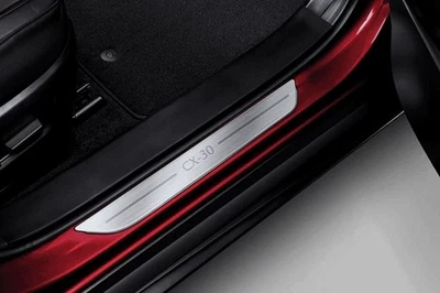 (正品)DHA9V1370 SCUFF 板门 SILL TRIM 侧步马自达 CX-30 MY 2021-25 — 第 1/4 张图片