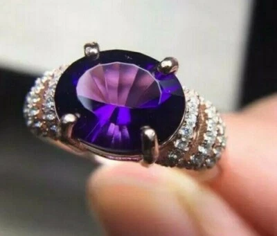 Anillo de halo de amatista simulada ovalada de 2 quilates para hombre enchapado en oro blanco de 14 k plateado Foto 1 de 4