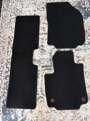 GMC Terrain 2020 alfombrillas delanteras y traseras premium para todo tipo de clima negras GM Foto 1 de 4