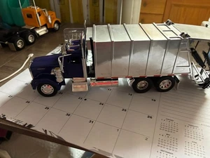 1/32 NEW RAY NEW KEN W900 GARBAGE TRUCK, NO PACKAGING # B 391 - Picture 1 of 4
