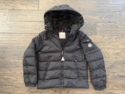 Moncler Niños Byron Chaqueta acolchada con capucha Talla 12 Foto 1 de 4