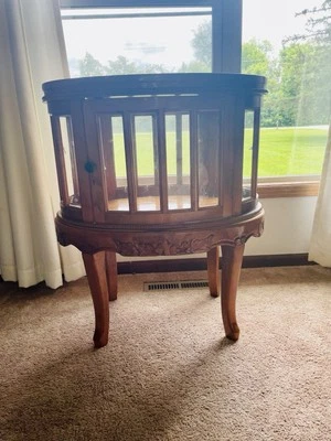 Vitrina de madera antigua con paneles de vidrio Foto 1 de 4