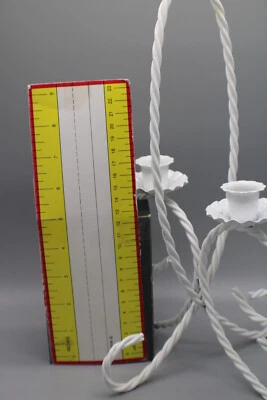 Candelabro doble de alambre de acero trenzado blanco vintage de los años 80 de 13" de alto soporte de desplazamiento Foto 1 de 4