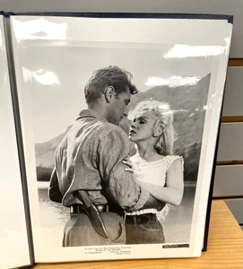 Álbum de fotos original de la película River of No Return 1954 en blanco y negro de 32 imágenes - Imagen 1 de 22