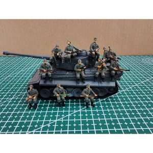 1/72 WW2 German Tiger Tank Army Finished Model Including 12 Painted Soldiers Toy - Picture 1 of 10