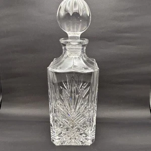 Godinger Dublin jarra de cristal cuadrada con tapón redondo grabado 10,5 pulgadas - Imagen 1 de 6