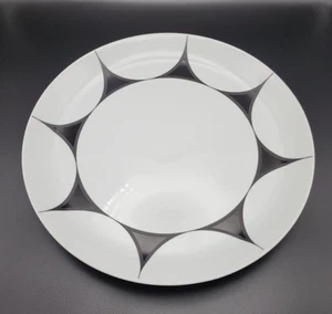 Mikasa Pivotal Thistle Ben Seibel dinner plate 12”, black and white - Picture 1 of 8