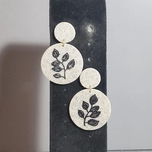 "Pendientes de disco colgante hoja gris mediados de siglo retro modernista boho perforados 2,25" - Imagen 1 de 9