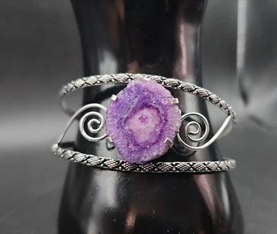 Brazalete ajustable de plata de ley con rebanadas de ágata púrpura Foto 1 de 4