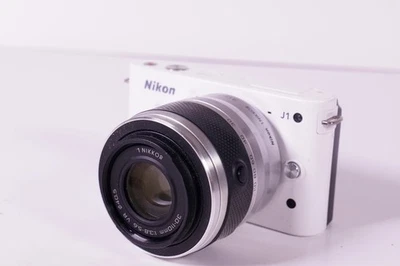 Nikon 1 J1 10.1MP Digitalkamera mit Nikkor 30-110mm - Bild 1 von 4