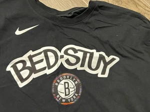 Preowned Nike Brooklyn Nets city bed stuy logo Dri fit black t shirt XL - Imagen 1 de 2