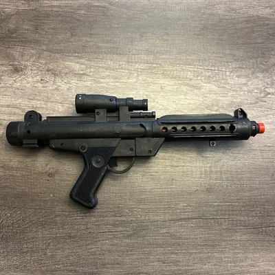 Pistola Star Wars STORMTROOPER Blaster 18" 1996 Hasbro Lucasfilm probada Foto 1 de 4