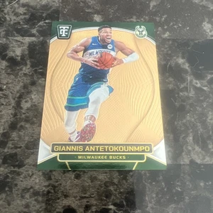 2024 Totally Certified Giannis Antetokounmpo Gold /299 - Picture 1 of 2