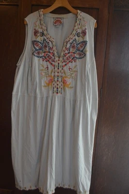 VESTIDO SIN MANGAS JERSEY CUELLO EN V BORDADO FLORAL GRIS JASPEADO DE JOHNNY WAS ~1X Foto 1 de 4