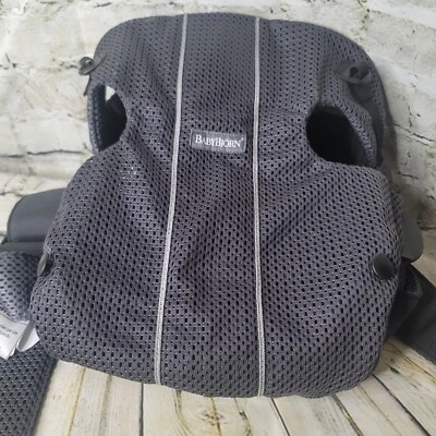 Portabebés BabyBjorn Recién Nacido Mini Malla 3D Gris Oscuro Foto 1 de 3